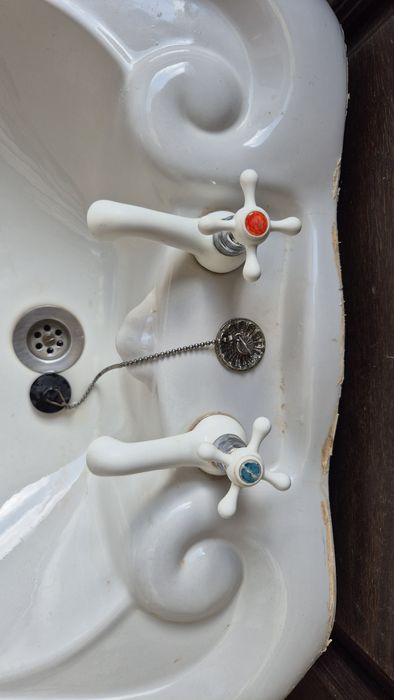 Lavatorio e sanita antigos