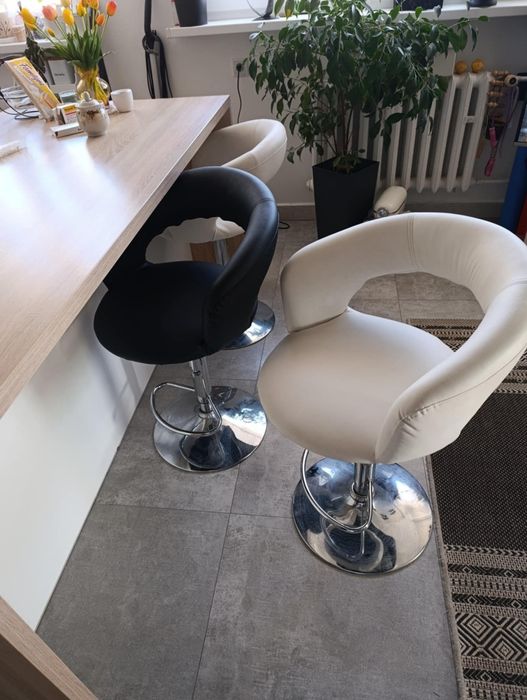 Krzesła stołki barowe hokery