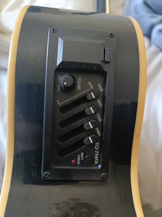 Guitarra eletrônica SX, em excelente estado