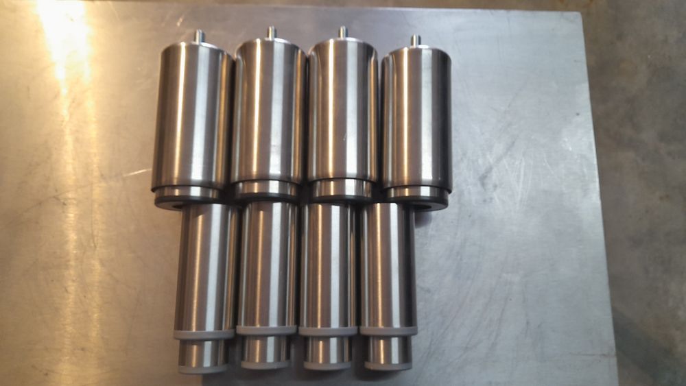 Pés em inox reguláveis
