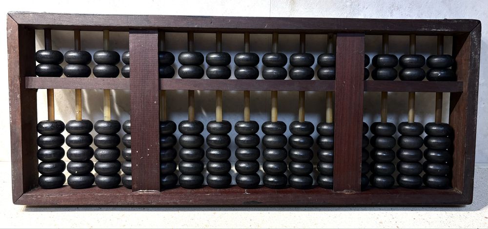 Fantástico grande âbaco asiático vintage em madeira com detalhes em  latão