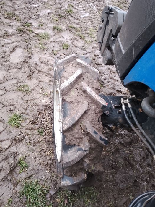 Продам трактор Lovol 504, 2020 року,1600м.г,без кондиціонера,гума 80%