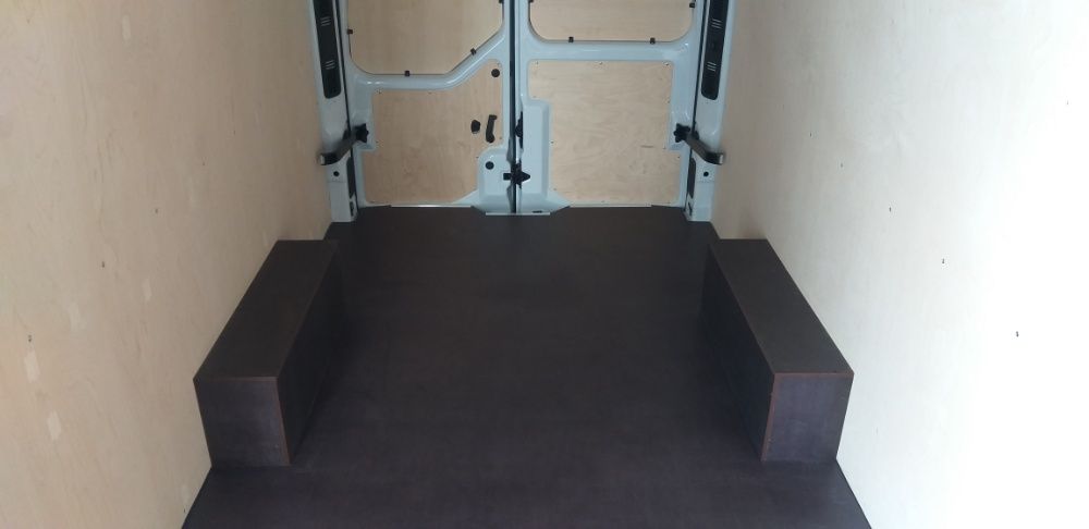 Zabudowa busa blaszaka, Renault Master L4H2 boki podłoga