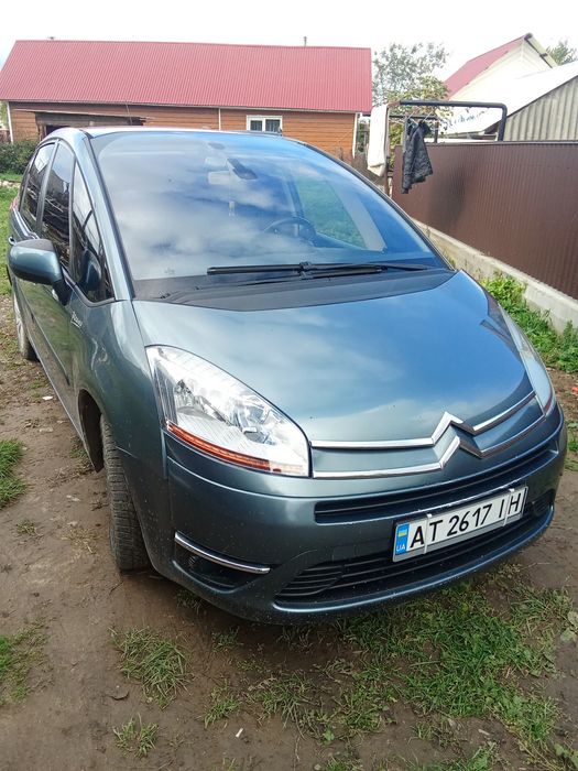 продам власне авто.Зроблено повністю ходову,передні амортизатори замінені разом з опорними підшипниками,задні тормоза обслужені,передні ще половина колодок,масло у моторі міняв1500км.назад в коробці і роботі  лиш замінено,тросік на електро ручнік замінено,світло на ледах.нічого не гримить і не стукає.також є літня гума на дорогих 17 дисках дотц.гарне сімейне вмістиме авто.що ще цікаво дзвоніть розкажу...