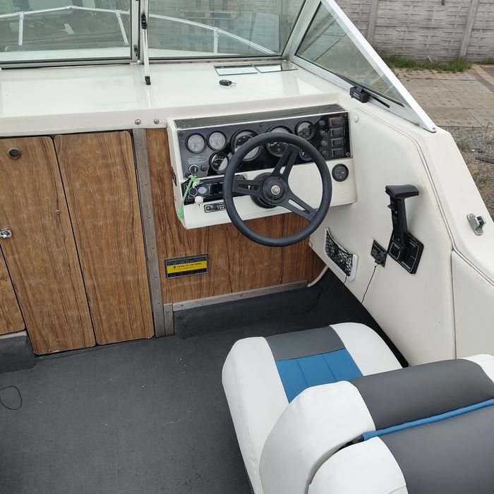 Glastron 200kM, łódź motorowa kabinowa, 6 metrów