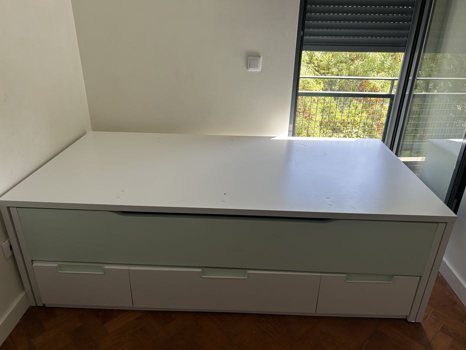 Cama com arruamaçao