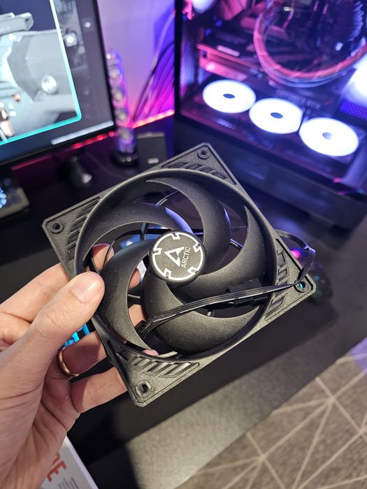 Arctic Ventoinha P12 PWM PST 120mm – Excelente Estado