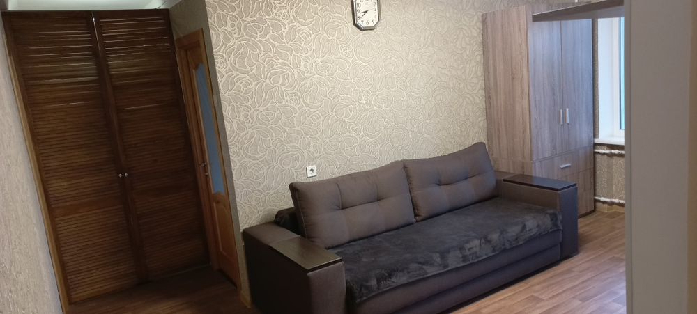 Продам 3-х кімнатну квартиру на Перемоги, 107