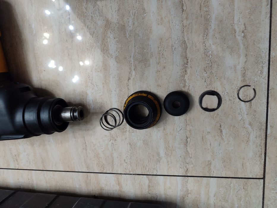 Młotowiertarka DeWalt D25323