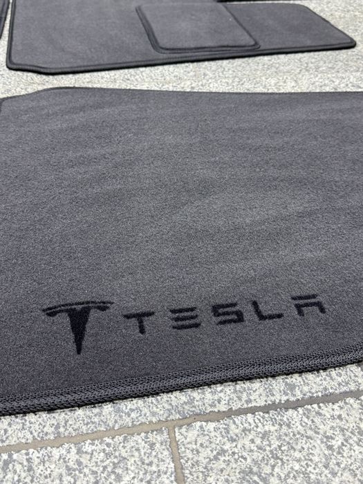 Ворсові килимки Tesla Model Y