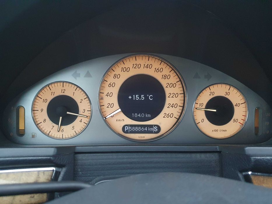 Mercedes-Benz E 220 CDI Avantgarde Aut. Nacional