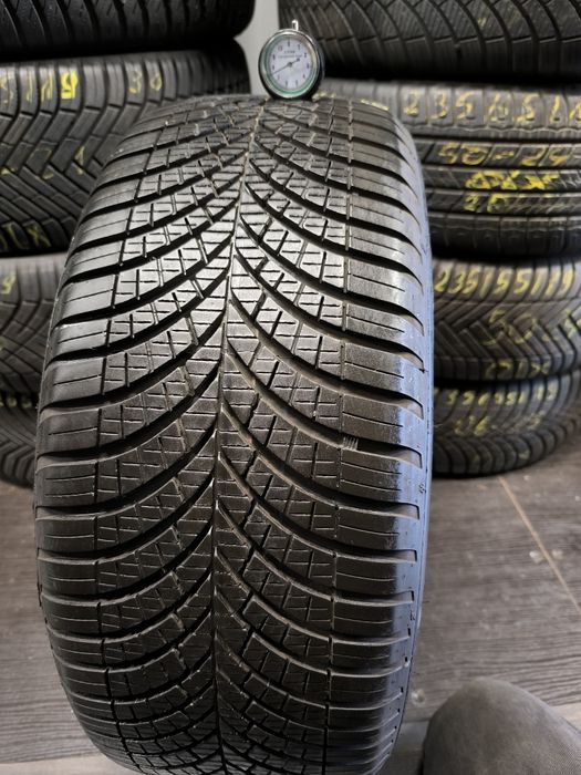 : Opona Goodyear Vector 4 season 245/45/19 pojedynka