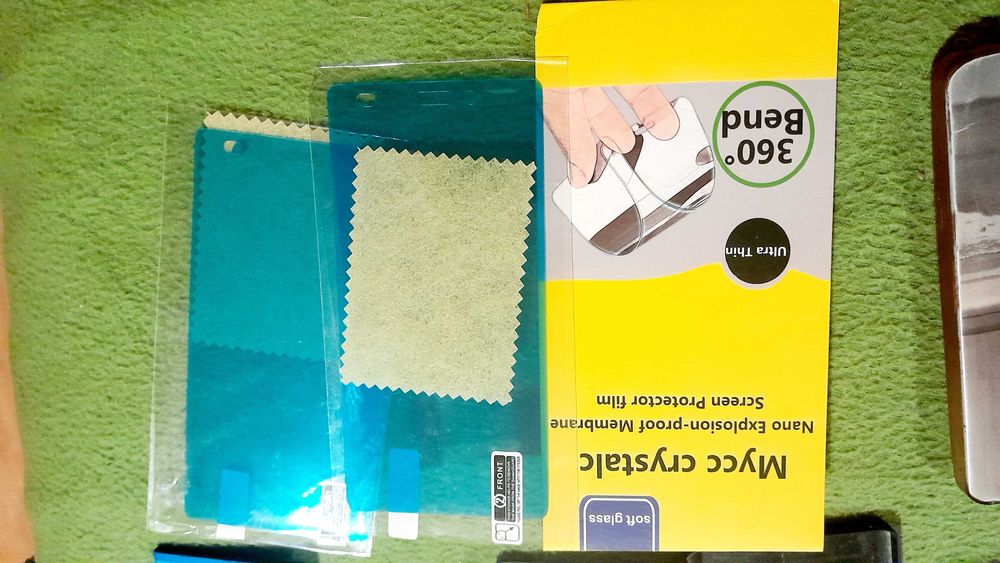 Моб.телефоны не рабочие.