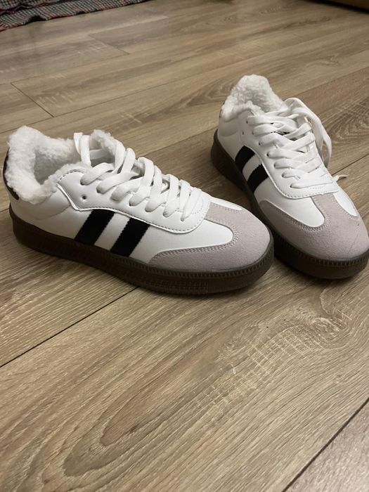 Жіночі зимові кросівки на міху