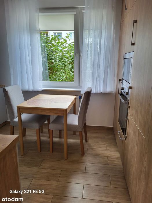 Mieszkanie 2 pokojowe na parterze z balkonem.