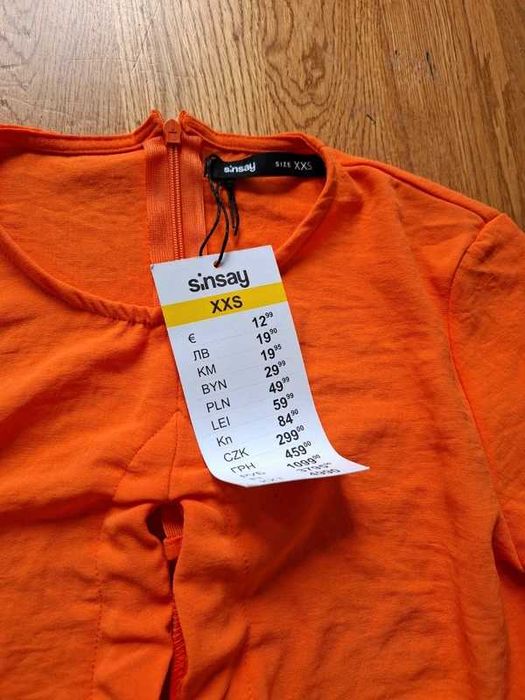 Krótka bluzka, wiązana