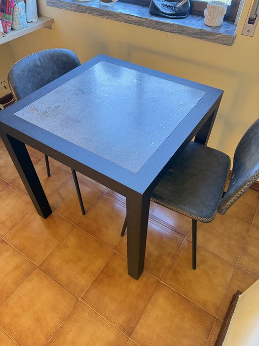 Conjunto mesa cerâmica e cadeiras