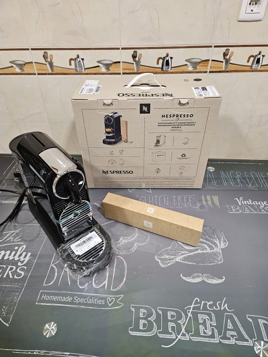 Máquina de café Nespresso citz preta nova com 3 anos de garantia