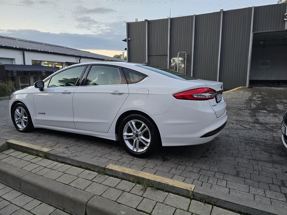 Оренда авто Ford Fusion hybrid
