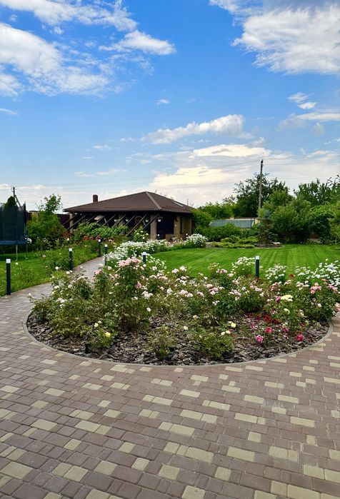 Продам добротный 2-х эт. дом 285 м2 в Обуховке, озеро Попасное, лес