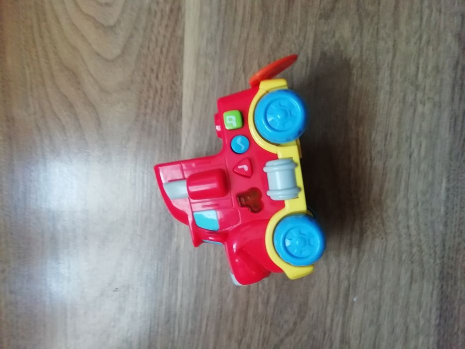 Samochodzik z melodyjkami