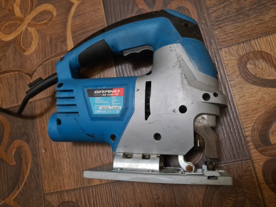 Электролобзик с лазерной линейкой и регулировкой оборотов 1050Ват.