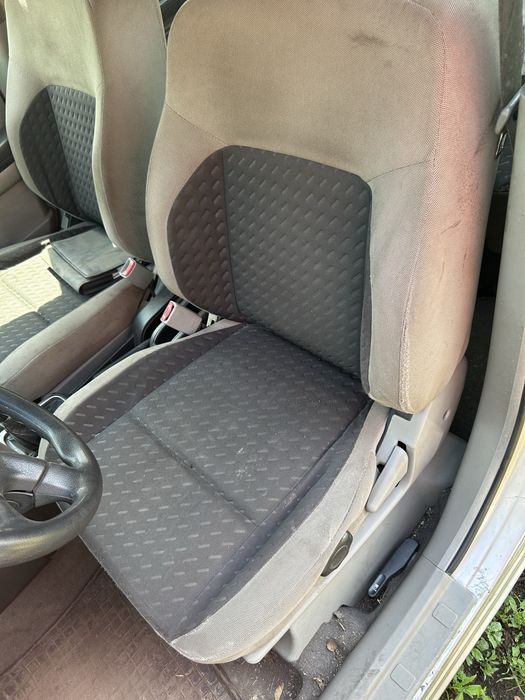 Передні сидіння нісан ікстрейл т30 2003 Nissan X-Trail t30