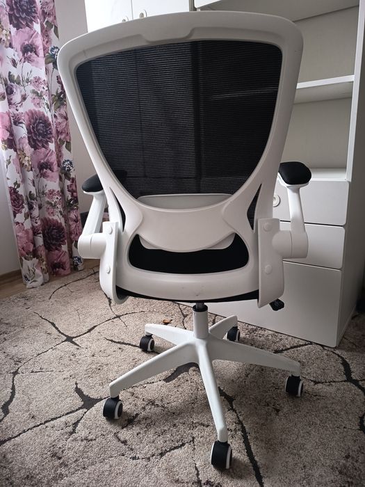 Fotel obrotowy, ergonomiczne krzesło biurowe