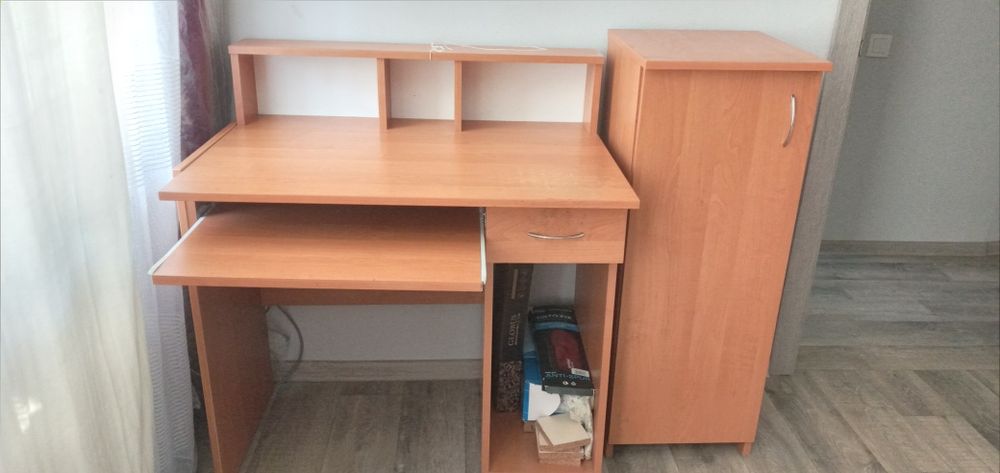 Компьютерный стол, с пеналом. Тумба прикроватная..