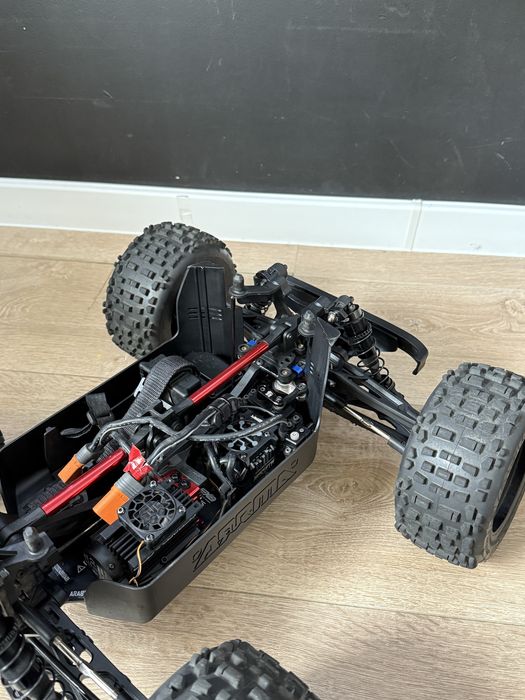 Arrma notorius 6s v6