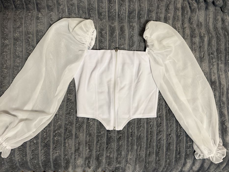Жіноча біла блуза