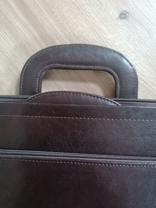 Brązowa teczka aktówka na dokumenty