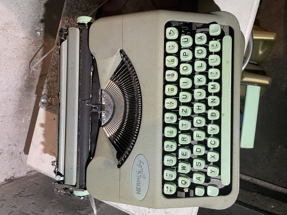 Maszyna do pisania hermes baby