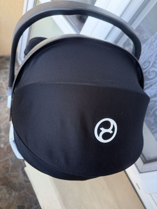 Дитяче автокрісло Cybex Gold (група 0+, від народження до 13 кг).