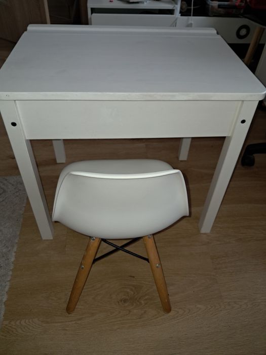 Biurko otwierane Ikea Sundvik plus krzesełko