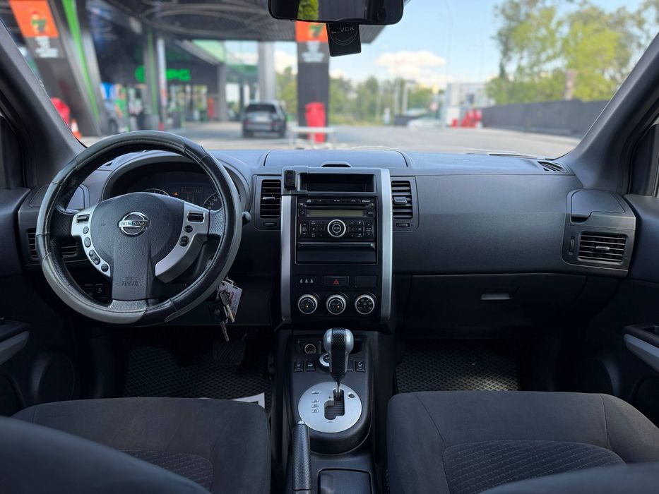 Nissan Xtrail целый