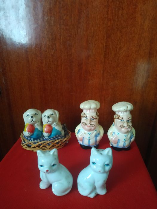 Парные фарфоровые статуэтки. Перчинка и солонка.