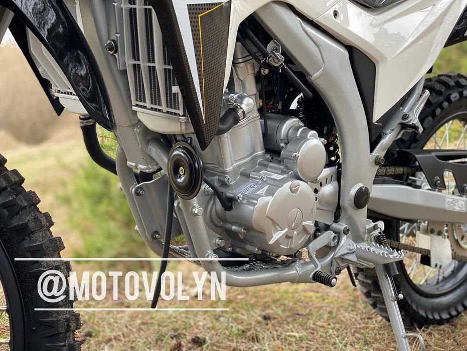 Мотоцикл LONCIN LX300GY