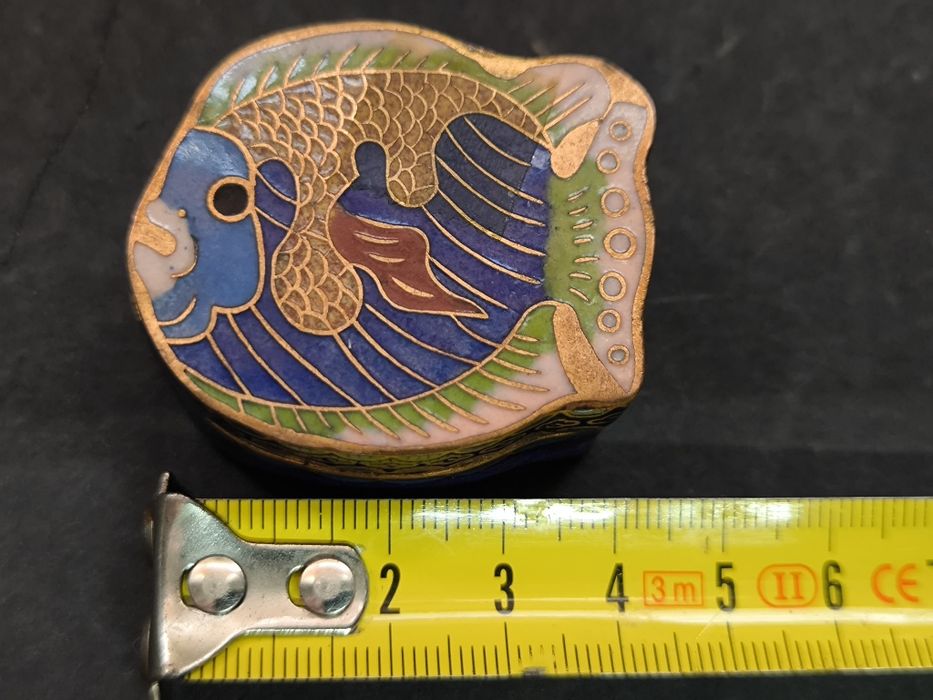 Caixinha de Cloisonné Peixe Dourado.
Caixinha decorativa com um belo d