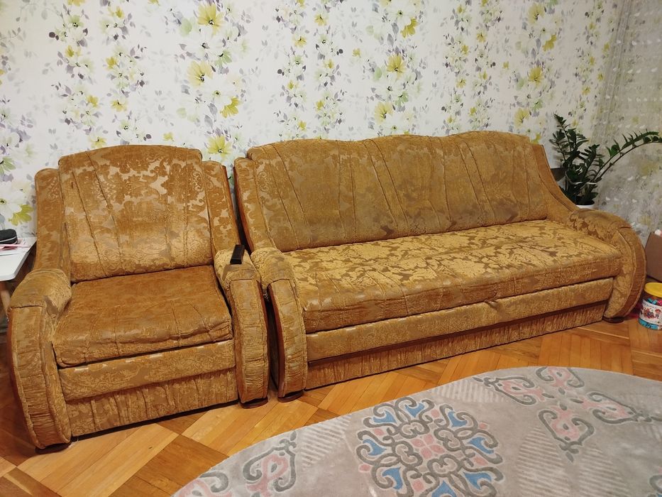 Продам диван і два крісла