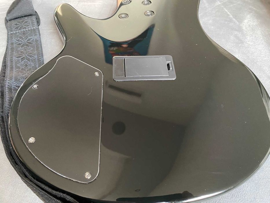 Gitara basowa Piccolo Bass Cort Curbow 42 Bartolini Preamp