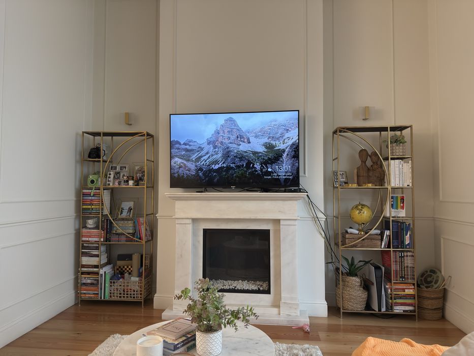 Estante vertical dourada