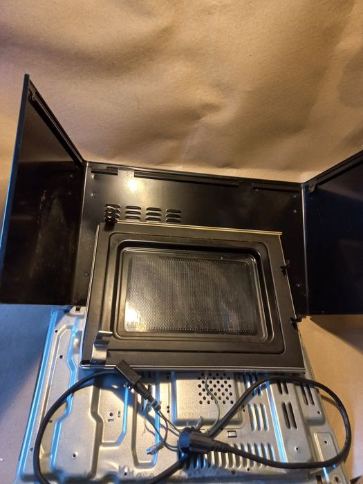 Kuchenka Mikrofalowa Amica, ramką, drzwi, programator model AMM 20 BIS