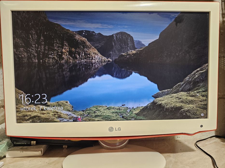 TV LG 22" + pilot