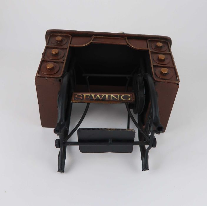 Maquina de costura miniatura em metal