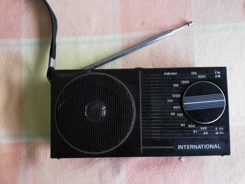 Rádio portátil INTERNATIONAL