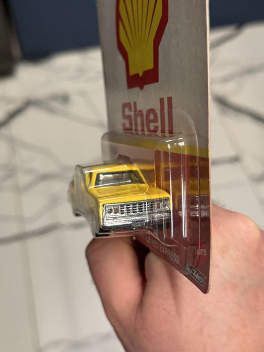 Hot Wheels Premium Shell ’78 Dodge Little Red Express Real Riders Oil