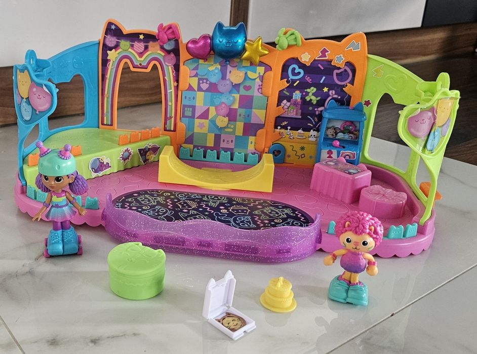 Koci domek gabby impreza na dachu