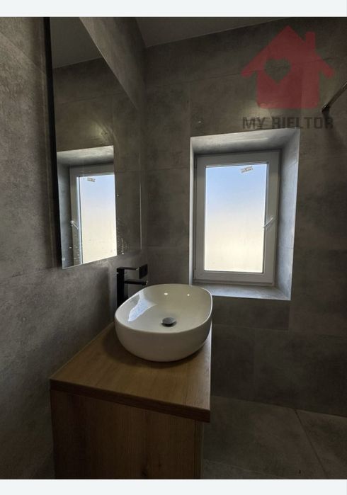 Продаж дуплекса з гаражем