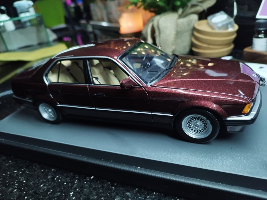 BMW 730i 1986 Minichamps, model skala 1:18